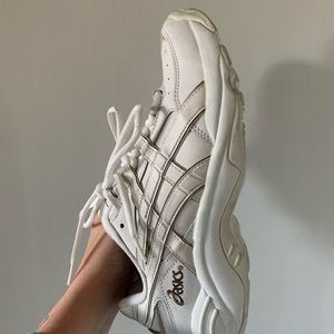 NWT ASICS size 9 Gel 90s Dad Chunky sneakers